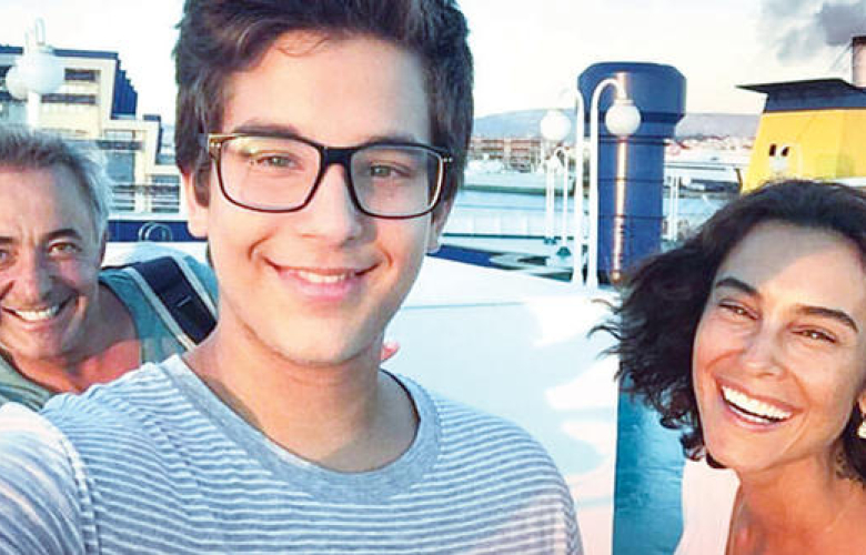 Mehmet Aslantuğ, oğlu Can ile aynı sahneyi paylaşacak