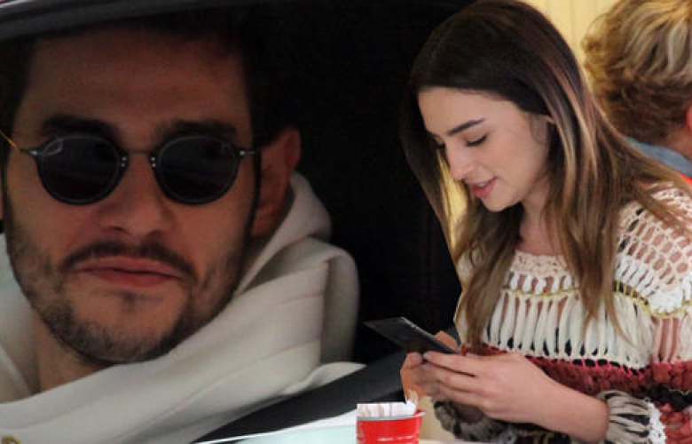 Cem Belevi sevgilisini yolda bıraktı 