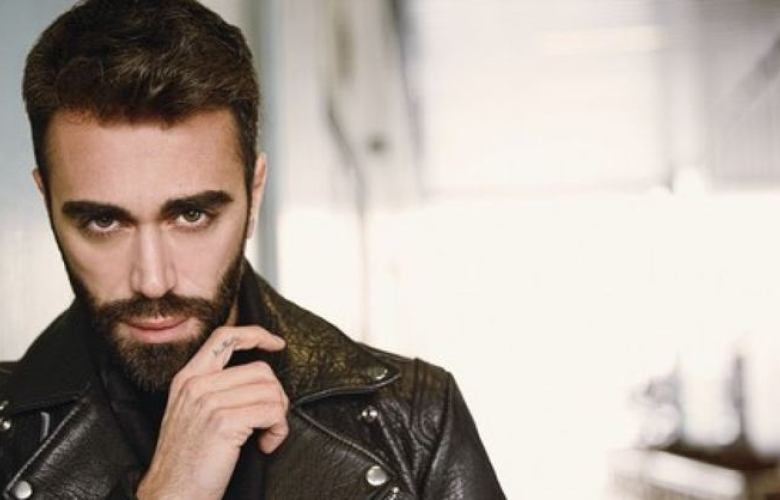 Kemal Doğulu sahnede küfür edip mikrofonu yere fırlattı! 