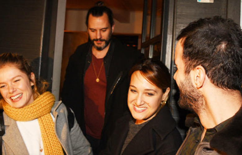 7 saatlik yemek! Barış Arduç ve Burcu Biricik, önceki akşam Arnavutköy’deki bir restoranda buluştu.