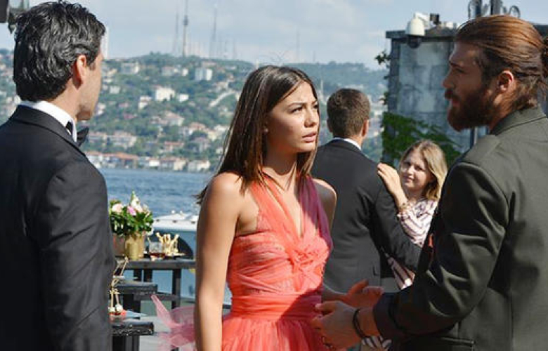 "Seti birbirine kattı" iddiasına Demet Özdemir'den açıklama: "O kişi bana laf attı!"