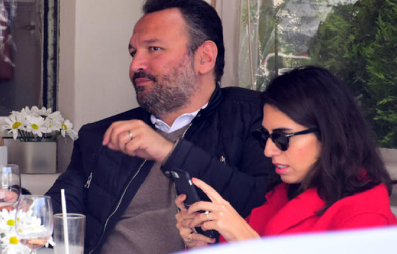 Ali Sunal aynı mekanda 8 saat oturdu