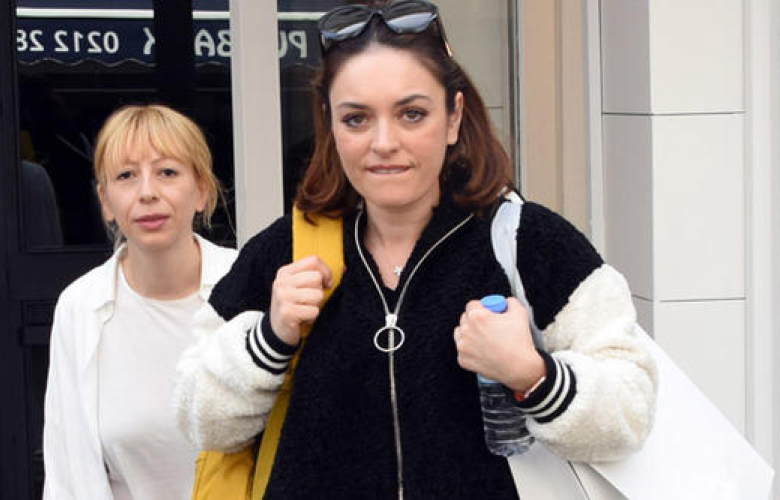 Ezgi Mola: "Sizden önce annem duymak ister" 