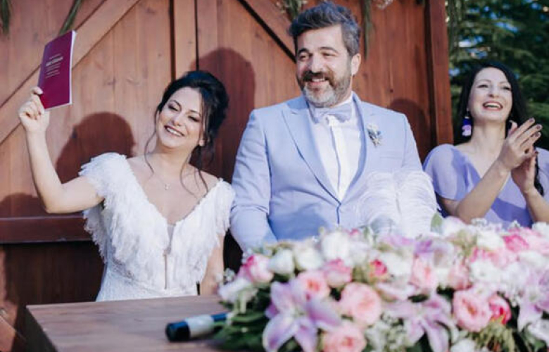 Ünlü oyuncu dün nikah masasına oturdu!