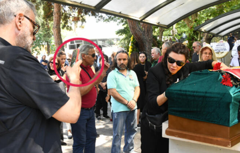 Hamdi Alkan ve eşinden şok poz! Karısı tabuta sarıldı, Hamdi Alkan görüntüledi! 