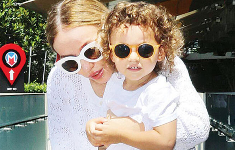 Gülşen "Azur Bey'i gezdiriyoruz"