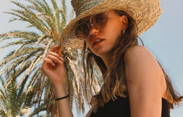 Serenay Sarıkaya'dan yaz pozu