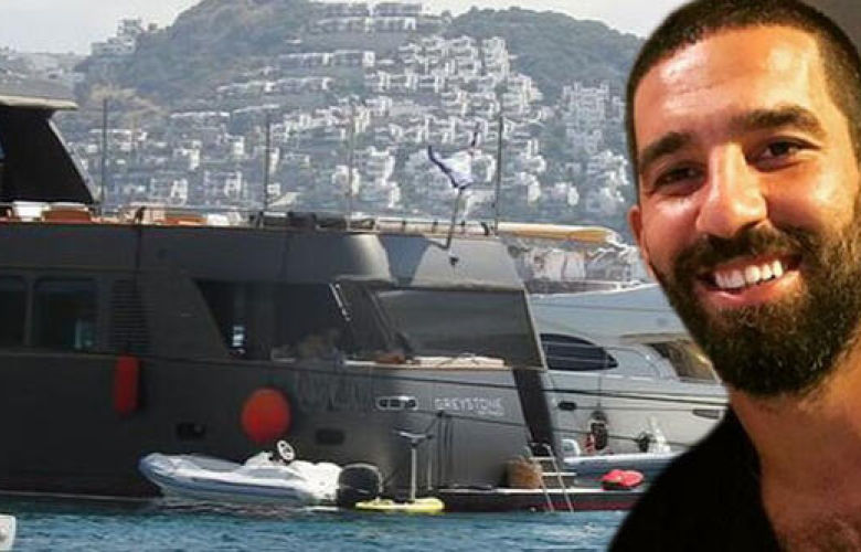 Arda Turan'ın 3 milyonluk lüks teknesi otel gibi