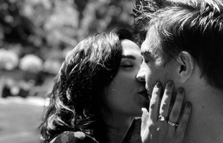 Şükran Ovalı-Caner Erkin dudak dudağa