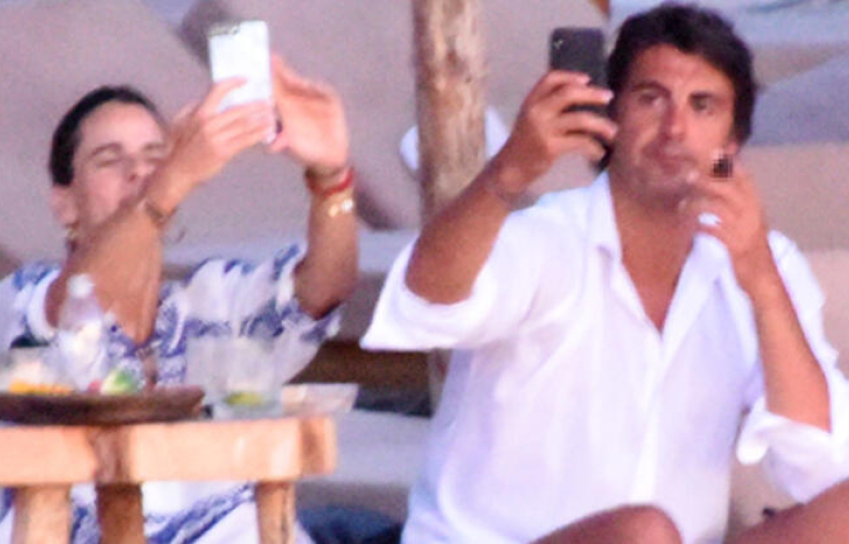 İbrahim Kutluay ile sevgilisi Edvina Sponza gün batımını izlediler