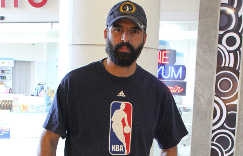 Mehmet Akif Alakurt'un Türk bayrağına hakaret içeren paylaşımına soruşturma