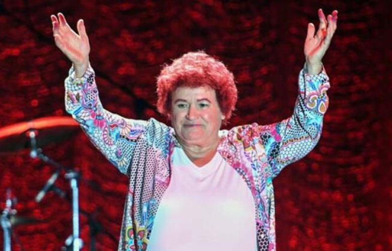 Ailece sahnede! Selda Bağcan yeğenleri ile söyledi! 