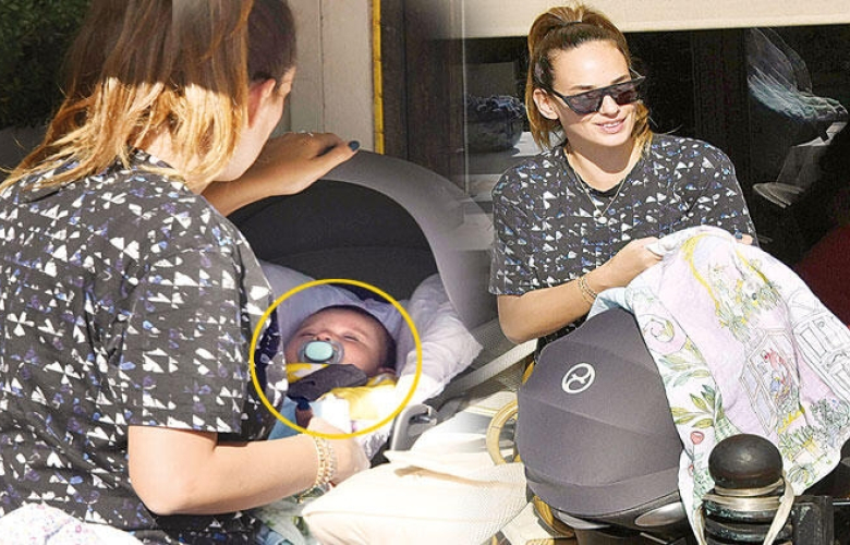 Seda Bakan kızı ile gezmede... İşte Leyla bebek!