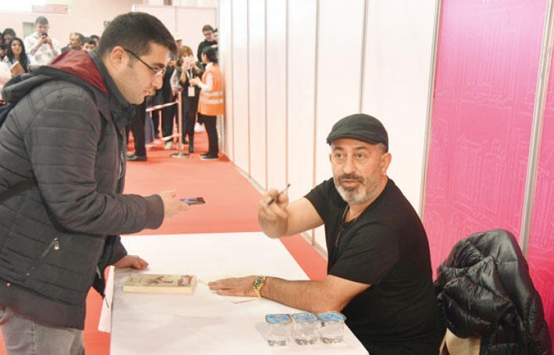 Cem Yılmaz: "Nereden buldun bu afişi!"