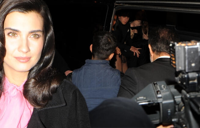 Tuba Büyüküstün'ün gecesi kötü bitti