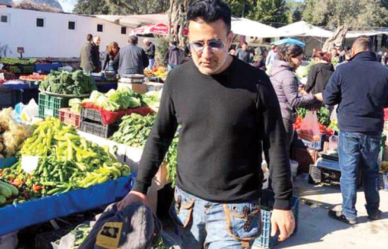 Emrah, süpermarket yerine halk pazarına gidiyor