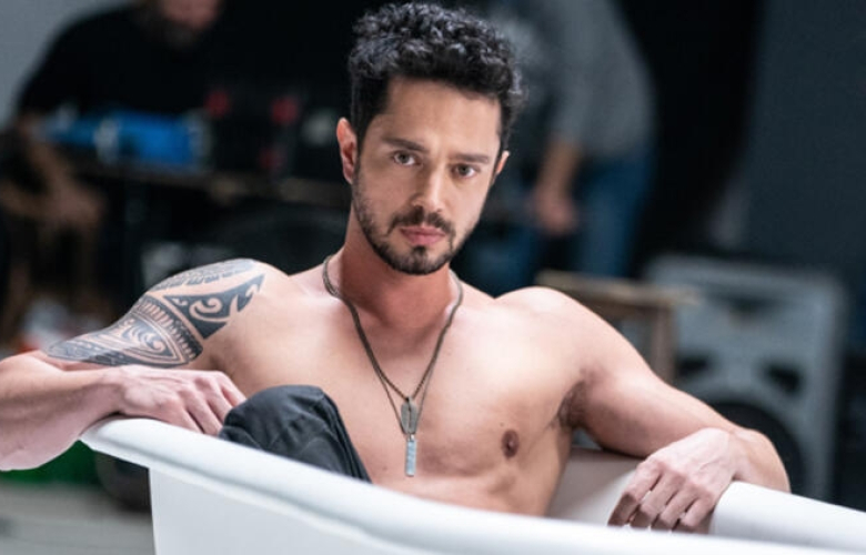 Murat Boz küvete girdi