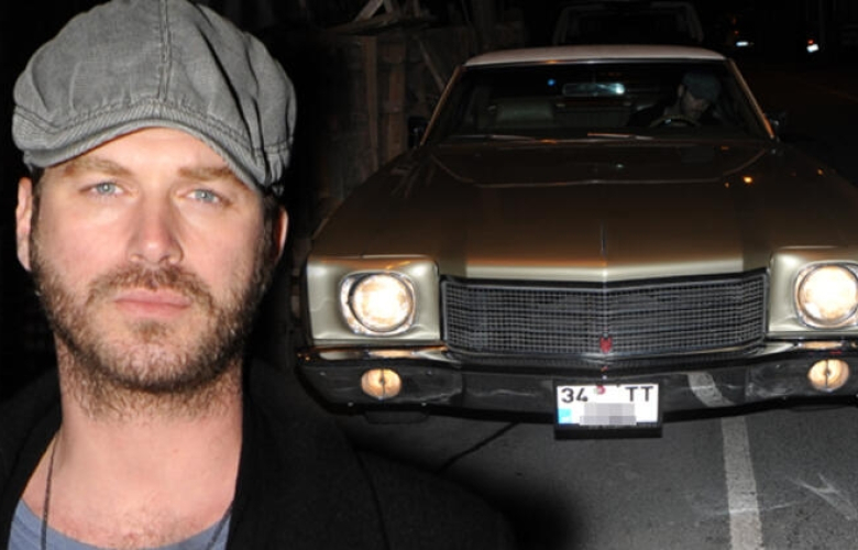 Kıvanç Tatlıtuğ'un klasik sevdası