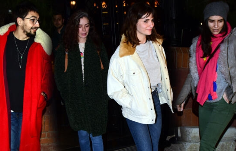 Tuba Büyüküstün ve sevgilisi Umut Evirgen. Arkadaş buluşması. 