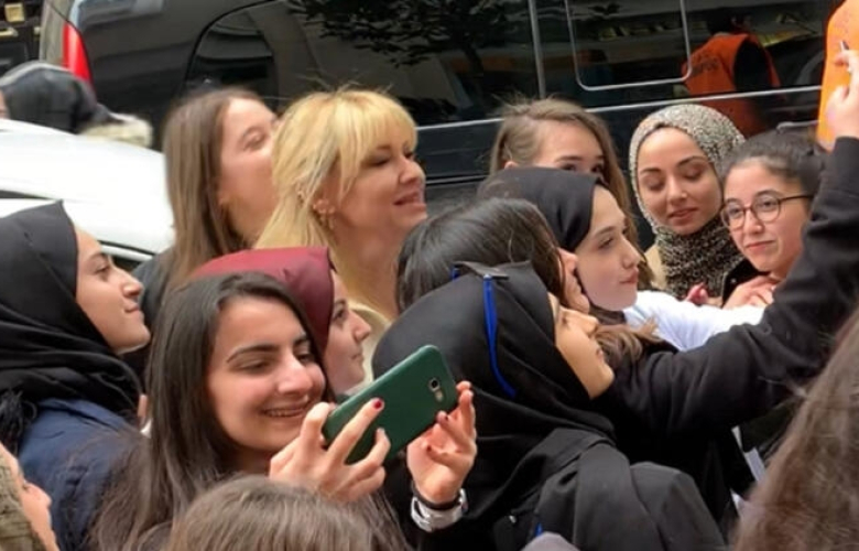 Pınar Altuğ: "Gençler tarafından seviliyorum"