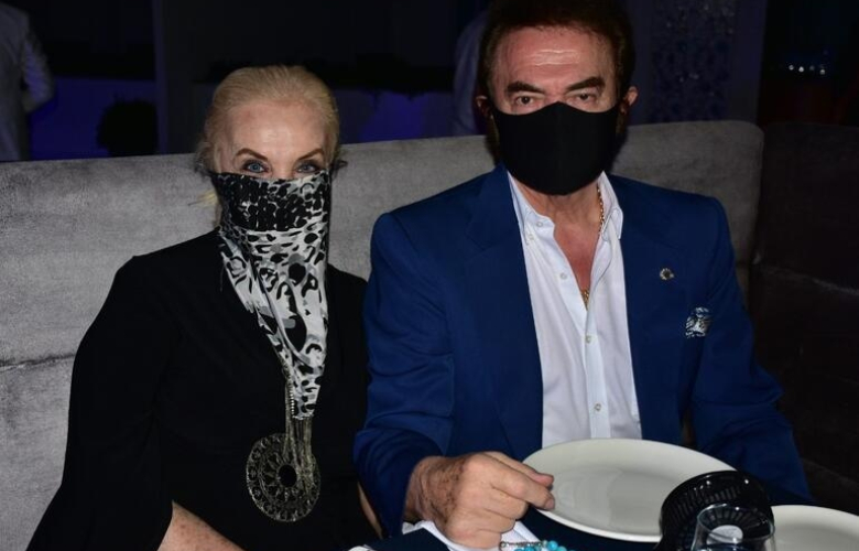 Tedbirli çift gazinoda böyle oturdu!