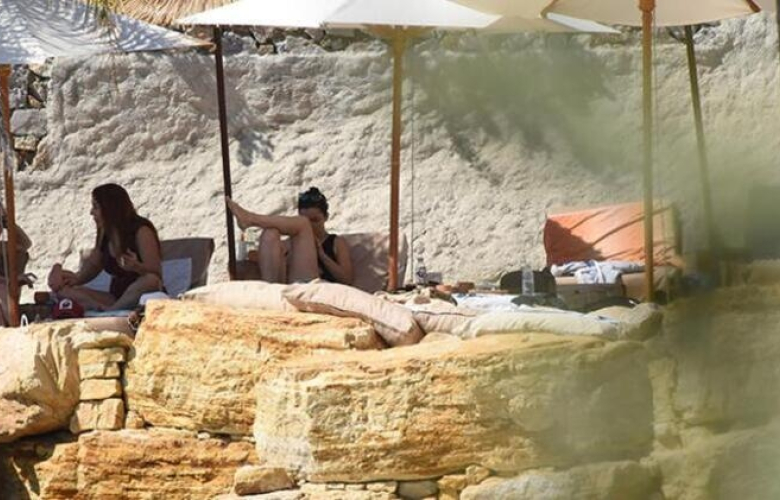 Merve Boluğur, Hande Erçel- Murat Dalkılıç ayrılığını plajdan takip etti