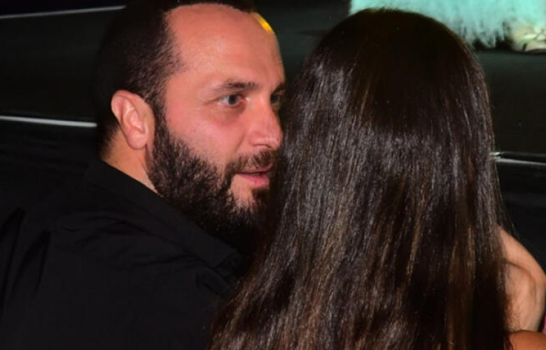 Berkay, görevlilerin uyarısına rağmen maske takmadı