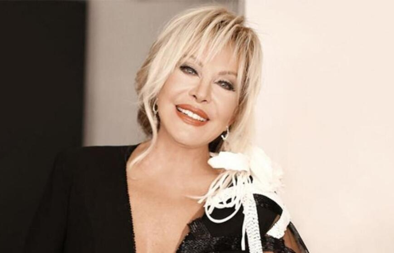 Emel Sayın geçmişi andı