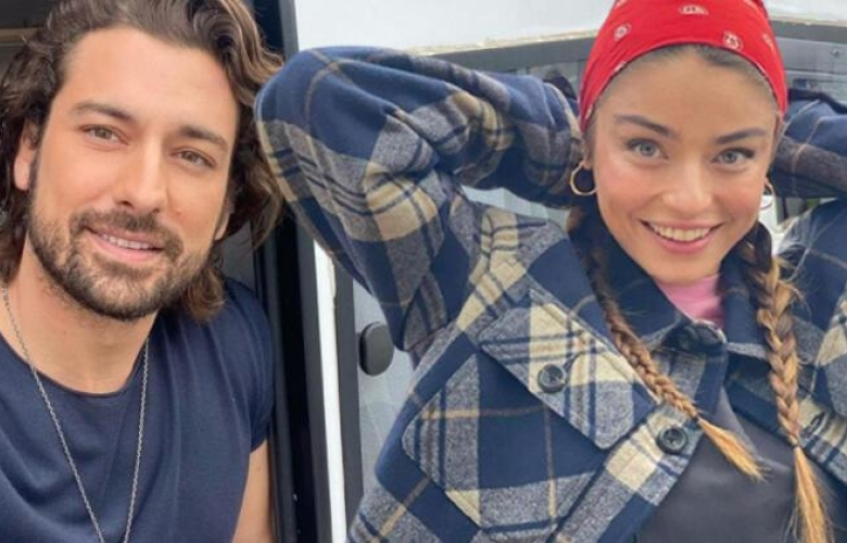 Ayça Ayşin Turan ile Alp Navruz'dan mutluluk pozu