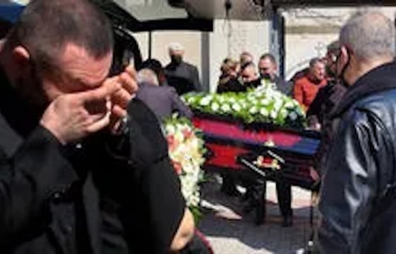 Rober Hatemo babasının cenazesinde gözyaşlarına hakim olamadı