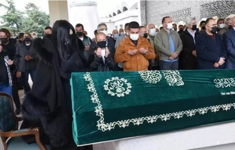 Bülent Ersoy'un mezarlıktaki sözleri olay oldu