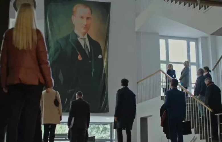 Yargı, 10 Kasım sahnesi ile alkış aldı