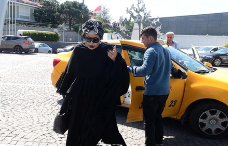 Bülent Ersoy Oya Aydoğan'ı son kez görüp öptü! Ardından fenalaştı!