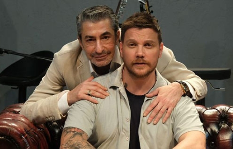 Kırmızı Oda'nın Sadi'si Erkan Petekkaya'dan 'Yollar Seni Gide Gide' performansı!