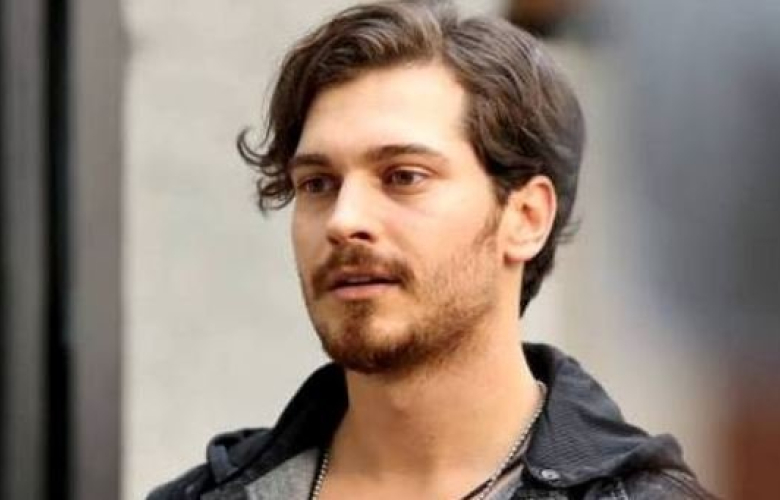 Çağatay Ulusoy aşksız kaldı!
