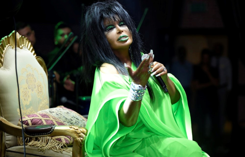 Bülent Ersoy bayramı Bodrum'da sahnede karşıladı... 