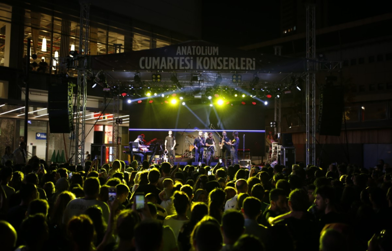 KARTAL ANATOLIUM AVM’DE BAYRAM COŞKUSU MEHMET ERDEM’LE YAŞANDI!