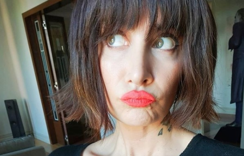 Sıla. Karantinada saçlar gitti!