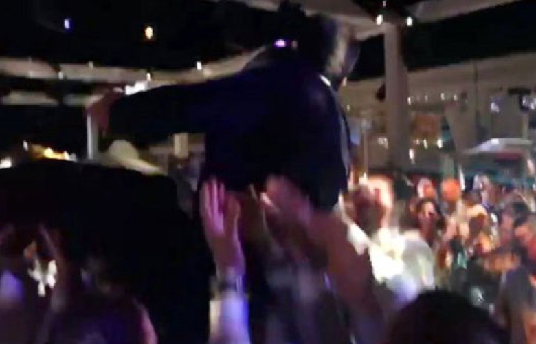 Acun Ilıcalı'yı arkadaşları havaya fırlattı