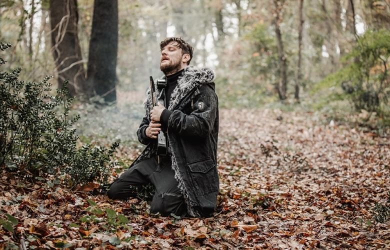 MÜZİK: Ekin Uzunlar'dan yeni şarkı "Köz"