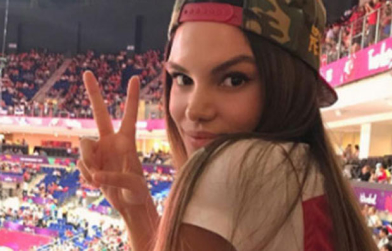 Almeda Abazi'den 12 Dev Adam'a destek!