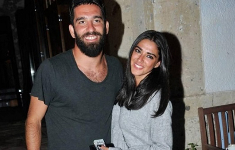 Arda Turan'ın sevgilisi Aslıhan Doğan, sosyal medyaya geri döndü!
