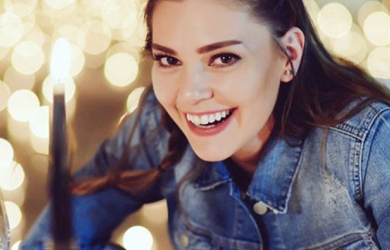 Aslı Enver garsonluk yaptı!