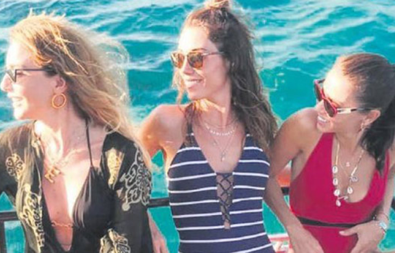 Ayrılmaz üçlü mavi turda 