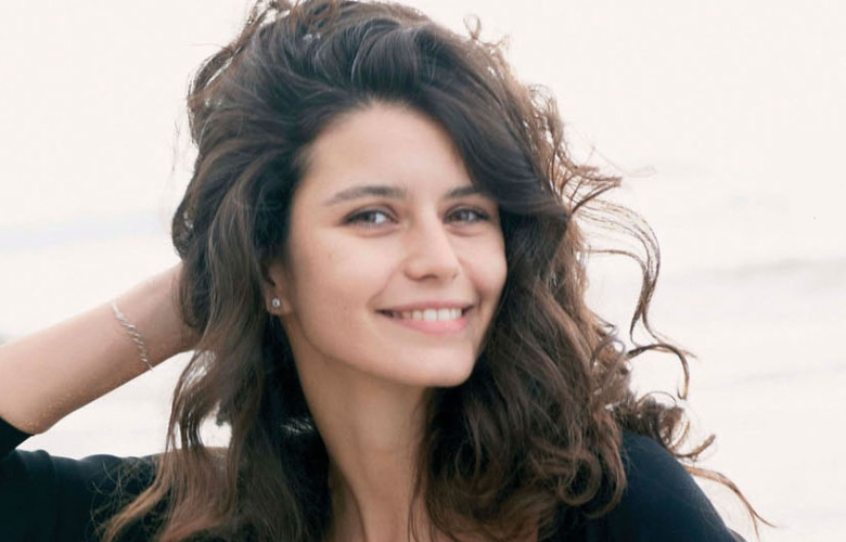 Beren Saat makyajsız fotoğrafıyla Instagram'a geri döndü!