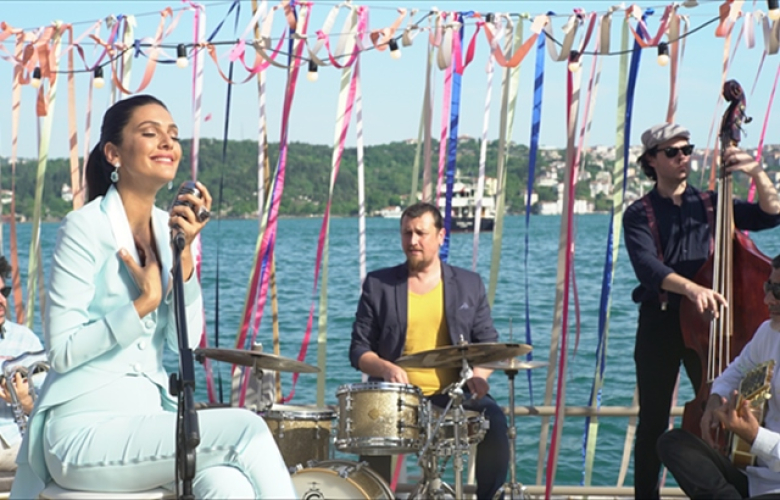 Bergüzar Korel ilk klibini çekti!