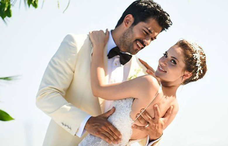 Burak Özçivit'ten kafaları karıştıran paylaşım!