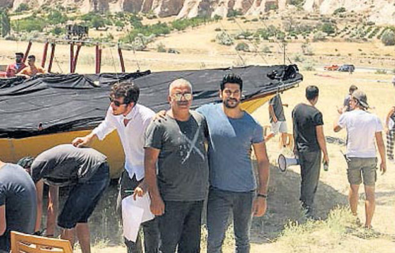 Burak Özçivit, Kardeşim Benim 2'nin çekimlerine babasını da dahil etti!