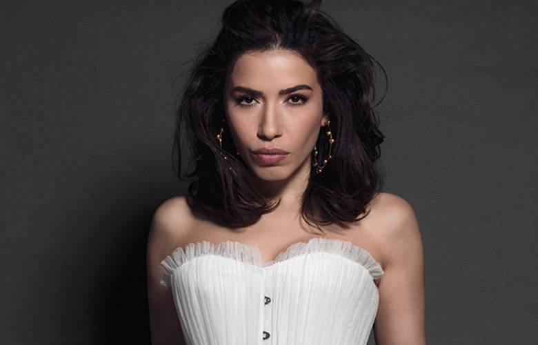 Burcu Güneş dünyaya türkülerle açıldı