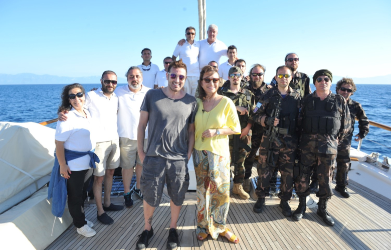 Demet Akbağ'ın şaka ordusu ile birlikte, şakaların kamera arkası görüntüleri de ortaya çıktı! 